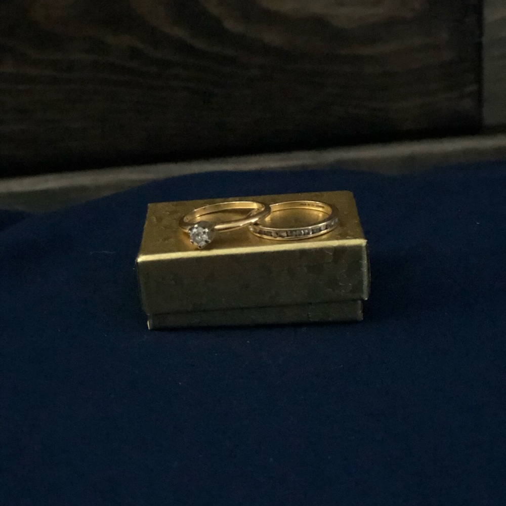 Engagement/wedding band set